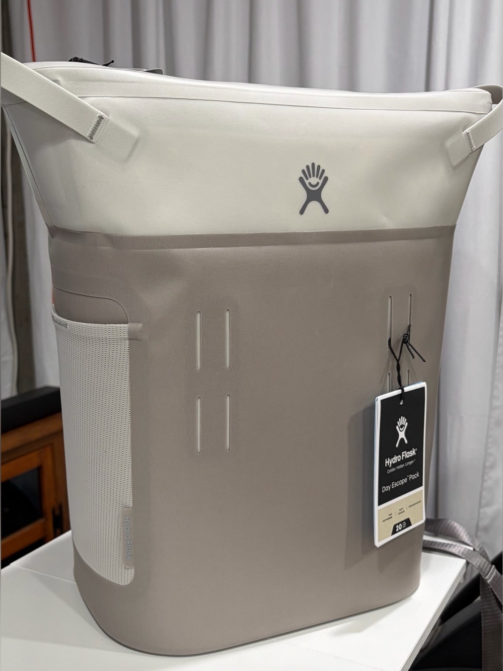 Hydro Flask 20 L Day Escape Soft Cooler Backpack Peppercorn Grey White NWT